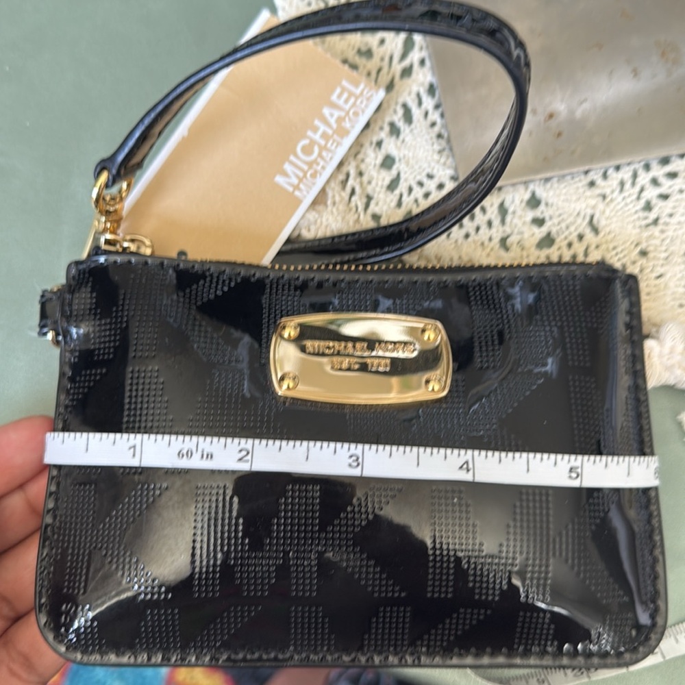 Micheal kors Elegant Black Patent Leather Wristlet - Picture 9 of 10